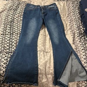 Size 7 BAMBOO jeans with slit in both legs at flare
